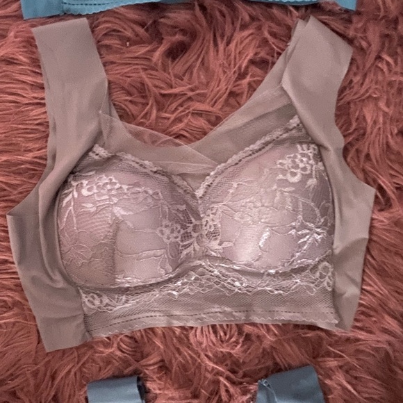 Intimates 3pack of wireless lace bras in size large - Picture 4 of 7